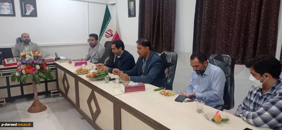 برگزاری جلسه دوستانه سرپرست دانشگاه فنی و حرفه ای استان لرستان با کارکنان آموزشکده فنی و حرفه ای پسران دورود 9