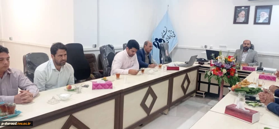 برگزاری جلسه دوستانه سرپرست دانشگاه فنی و حرفه ای استان لرستان با کارکنان آموزشکده فنی و حرفه ای پسران دورود 10